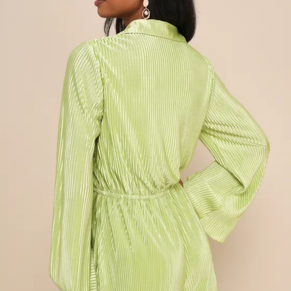 Lulus Chartreuse Satin Plisse Long Sleeve Romper Green NEVER WORN - Picture 4 of 4